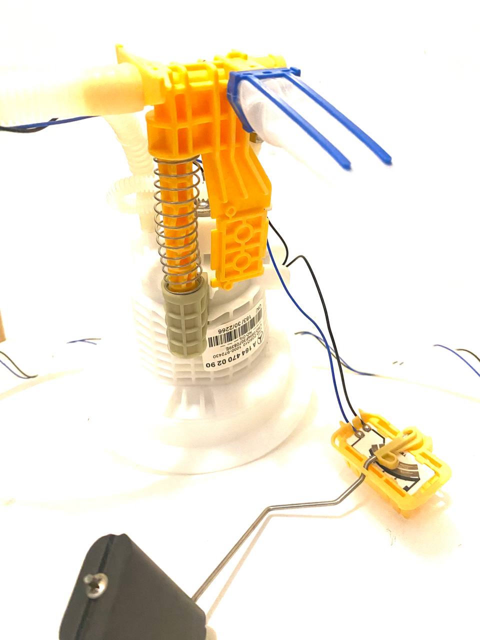 Фильтр топливный A1644700290 — изображение 3