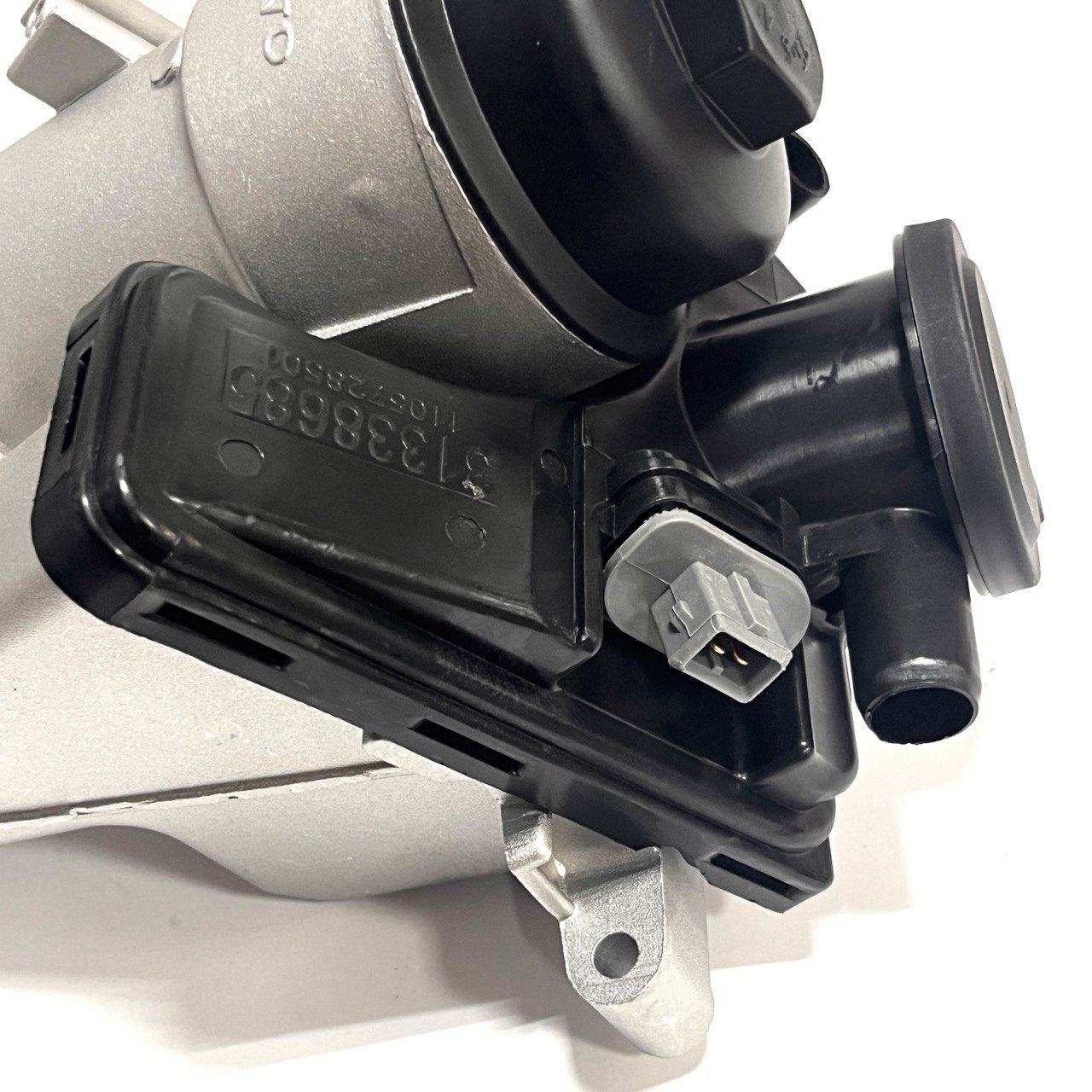 Корпус масляного фильтра Volvo Ford 31338685 — изображение 3