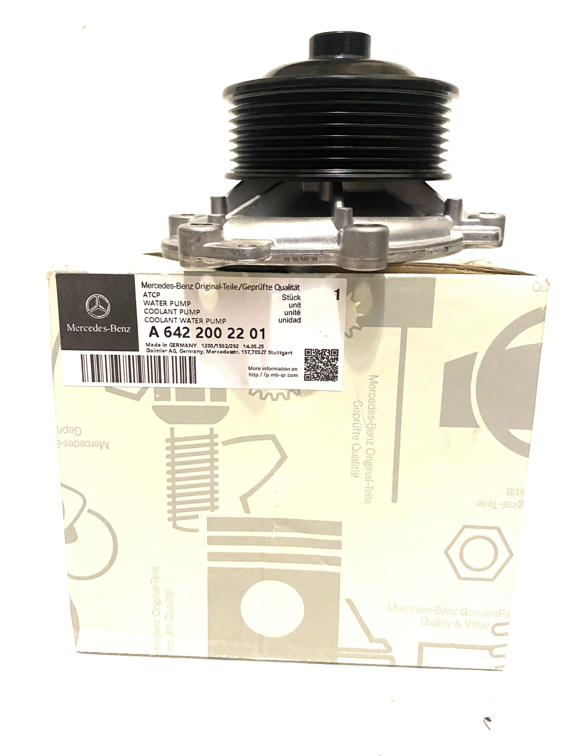 Водяной насос помпа A6422002201 Mercedes-Benz